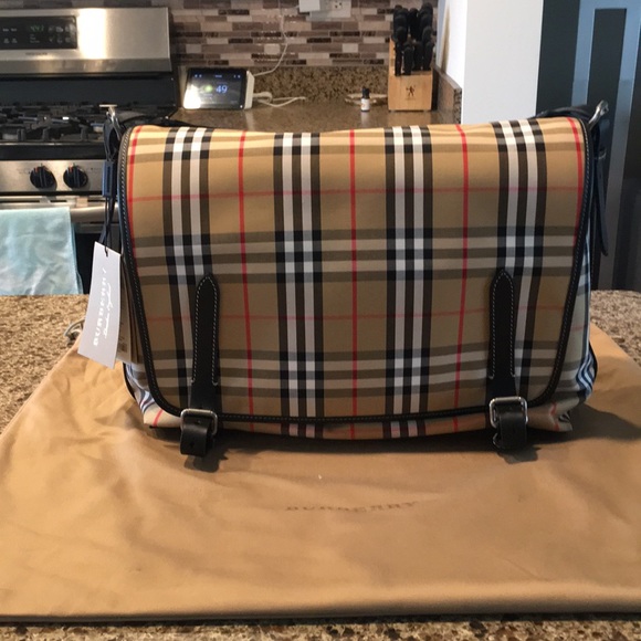Burberry Handbags - NWT Burberry Large Messenger Bag